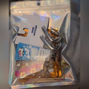 #0042 NEW 6 Pc BEAUTY BUNDLE:Gold Eye Mask, Nail Files, Mirror, Earrings & More